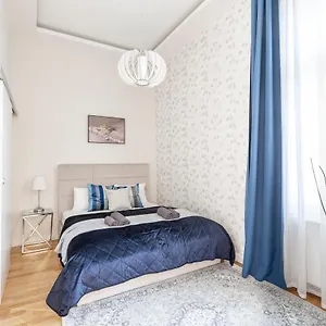 Luxury Quentin 3 Bedrm, 2 Bathrm Apartment Budapest